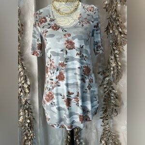 Maurices XS Gray Camo Floral Print Scoop Neck Tunic‎ Tee Boho Casual Top